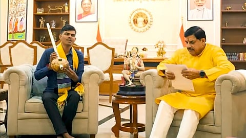 हनुमान अंश के चर्चित गायक सुनील लोधी से मिले CM मोहन यादव..