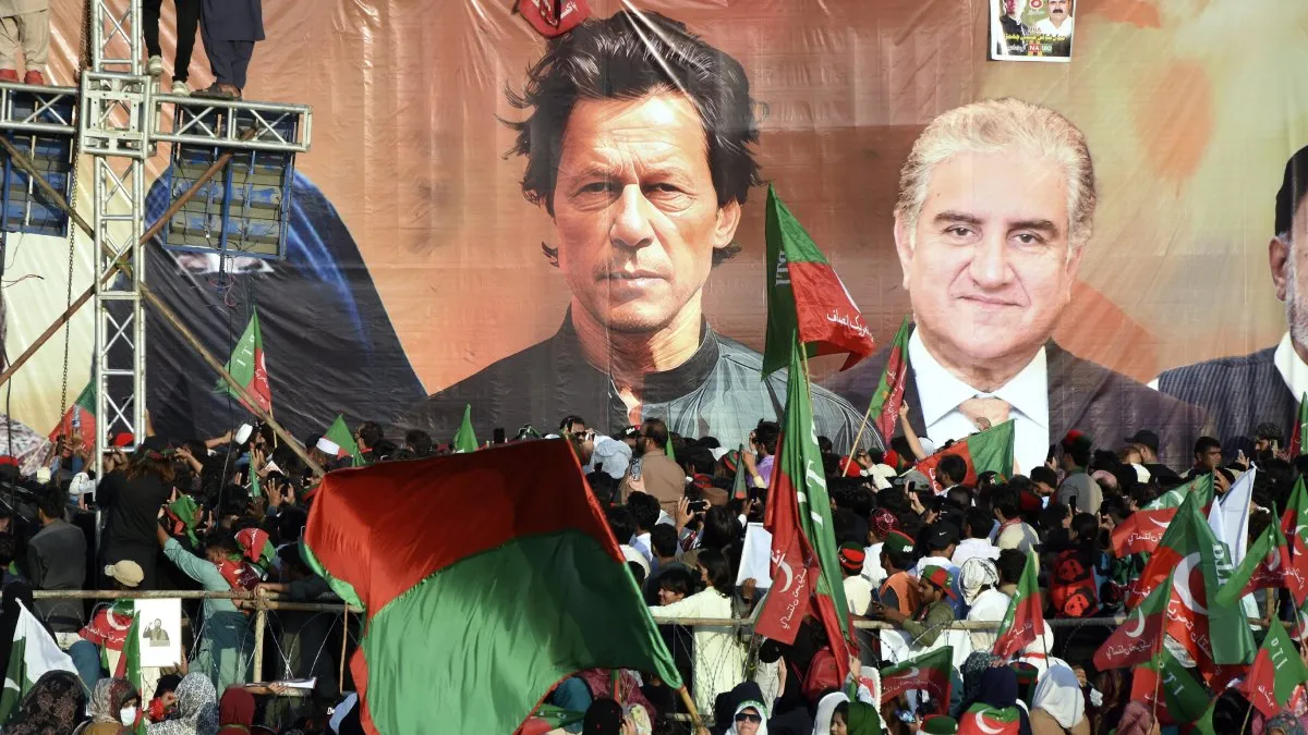 🇵🇰 पाकिस्तान में सियासी घमासान तेज,इमरान खान की रिहाई की मांग को लेकर PTI का ‘लॉन्ग मार्च’, इस्लामाबाद में हाई अलर्ट..